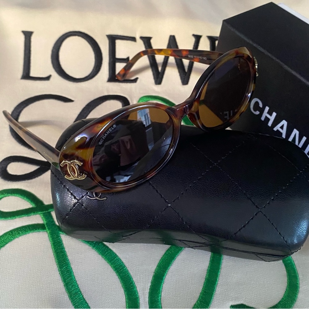 CHANEL CC Logo Sunglasses